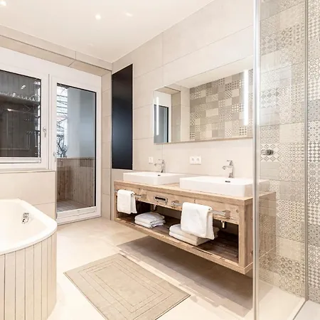 Apartmán Center-apartment - Grosse Im Stadtzentrum In Perfekter Lage